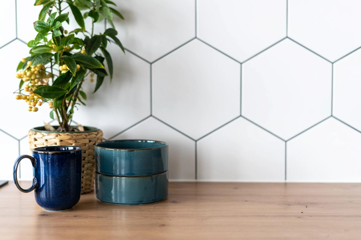 Hexagon-Patterned Kitchen Wall Tiles